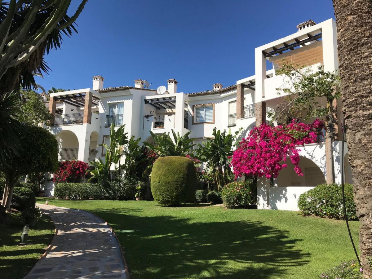 Marbella - Estepona Beach Frontline Apartment Exterior photo